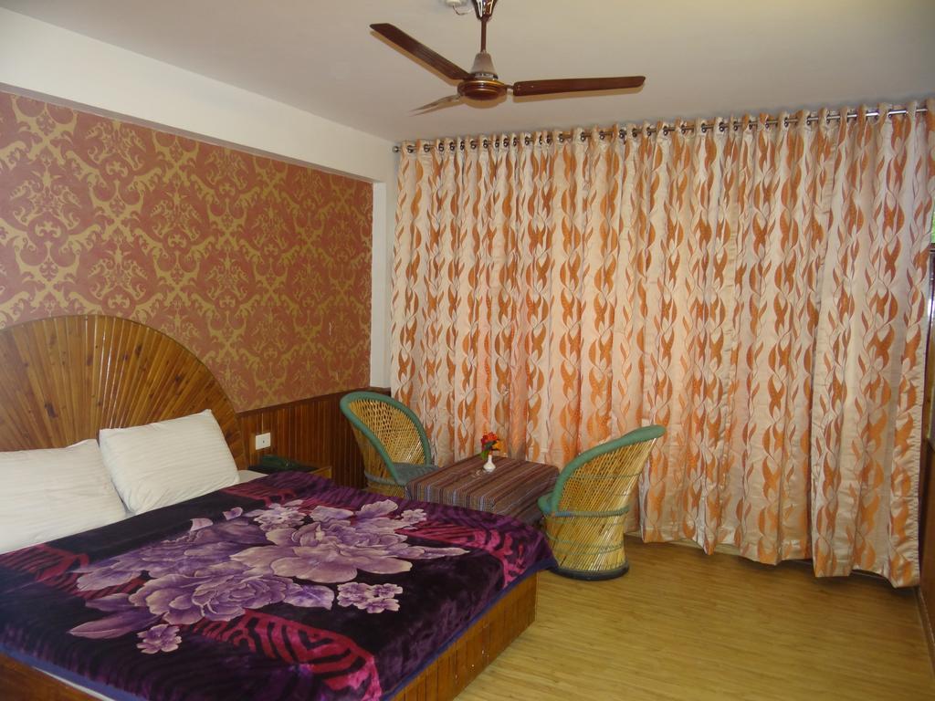 Hotel Natraj Manali Dharamshala Camera foto